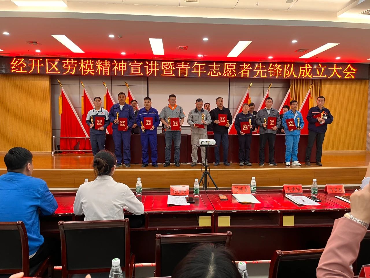 致敬凯时模范，，，让劳动者实力熠熠生辉——凯时铝材获劳动模范表扬