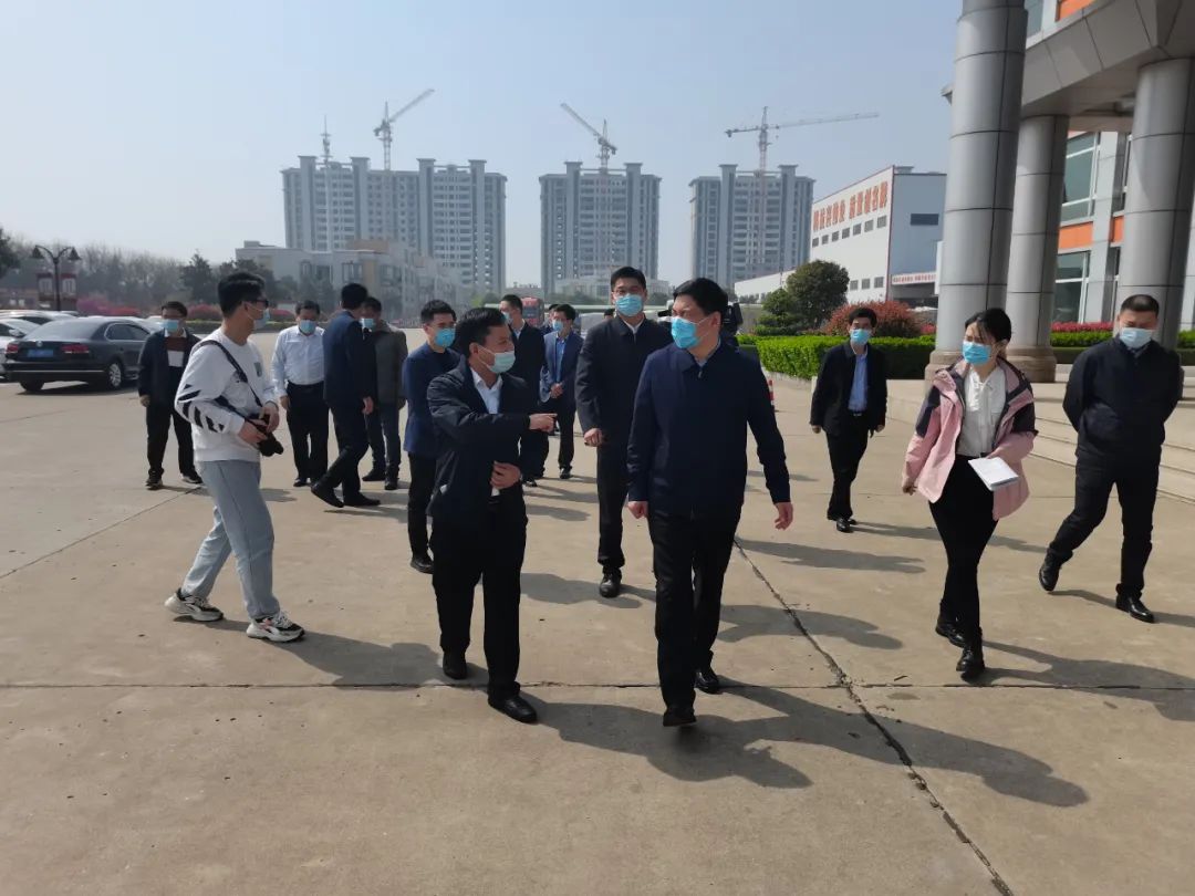 新沂市委书记陈堂清走访江苏凯时铝材，，，，，调研企业防疫稳生产事情