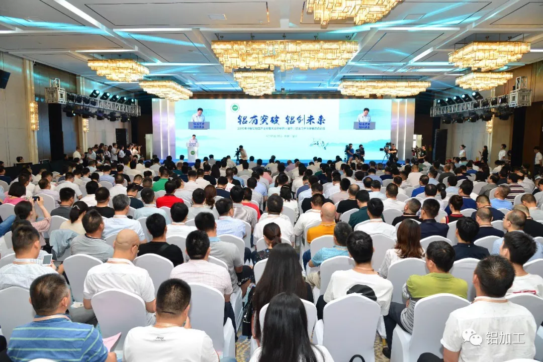 弘扬优异｜广东凯时集团董事长潘伟津荣获“中国修建铝型材行业优异企业家”